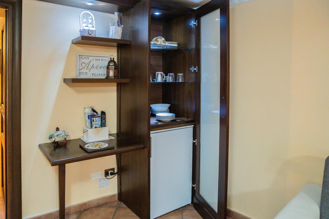 Domus Ugo Apartment Napoli Ngoại thất bức ảnh