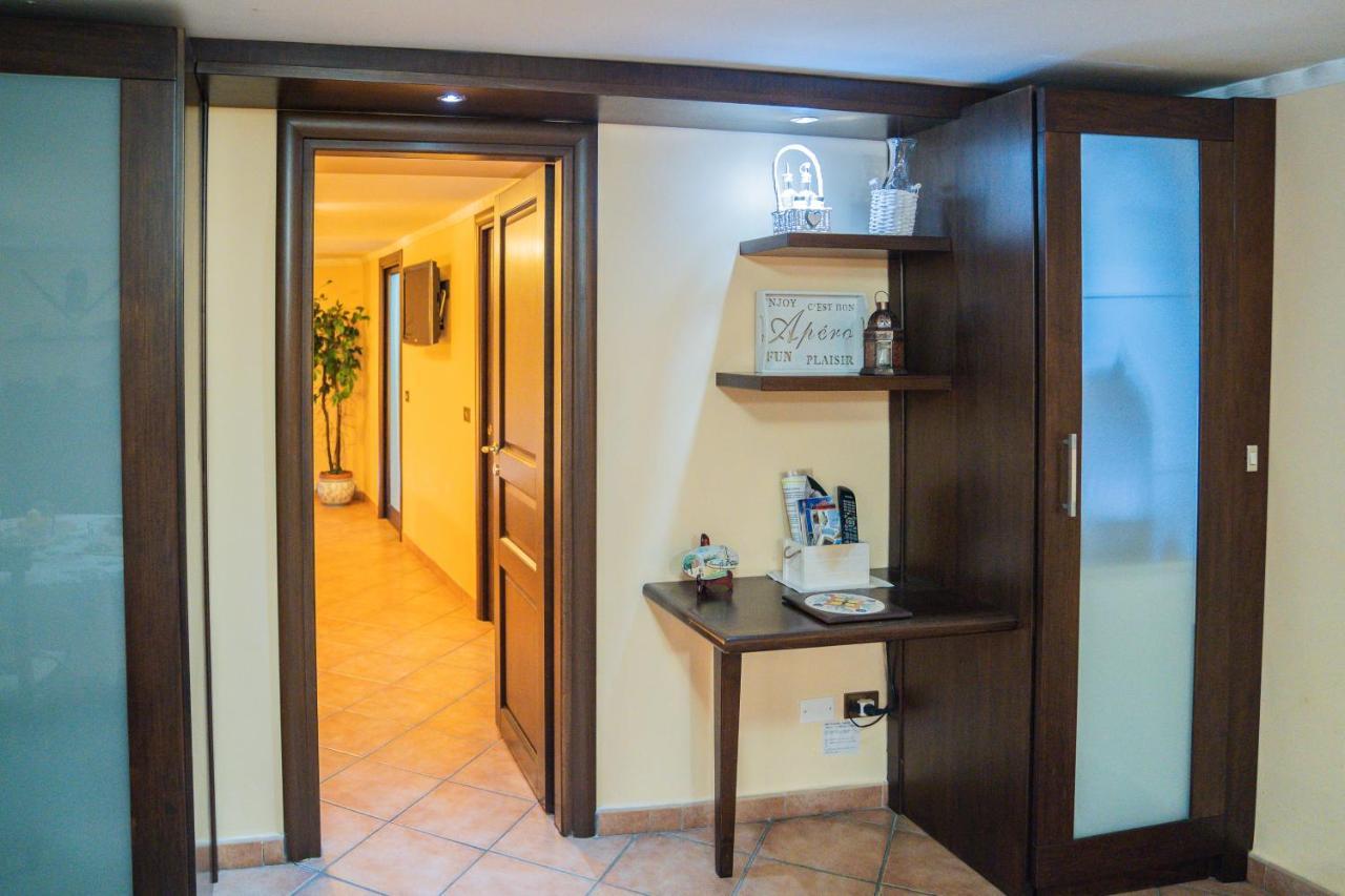 Domus Ugo Apartment Napoli Ngoại thất bức ảnh