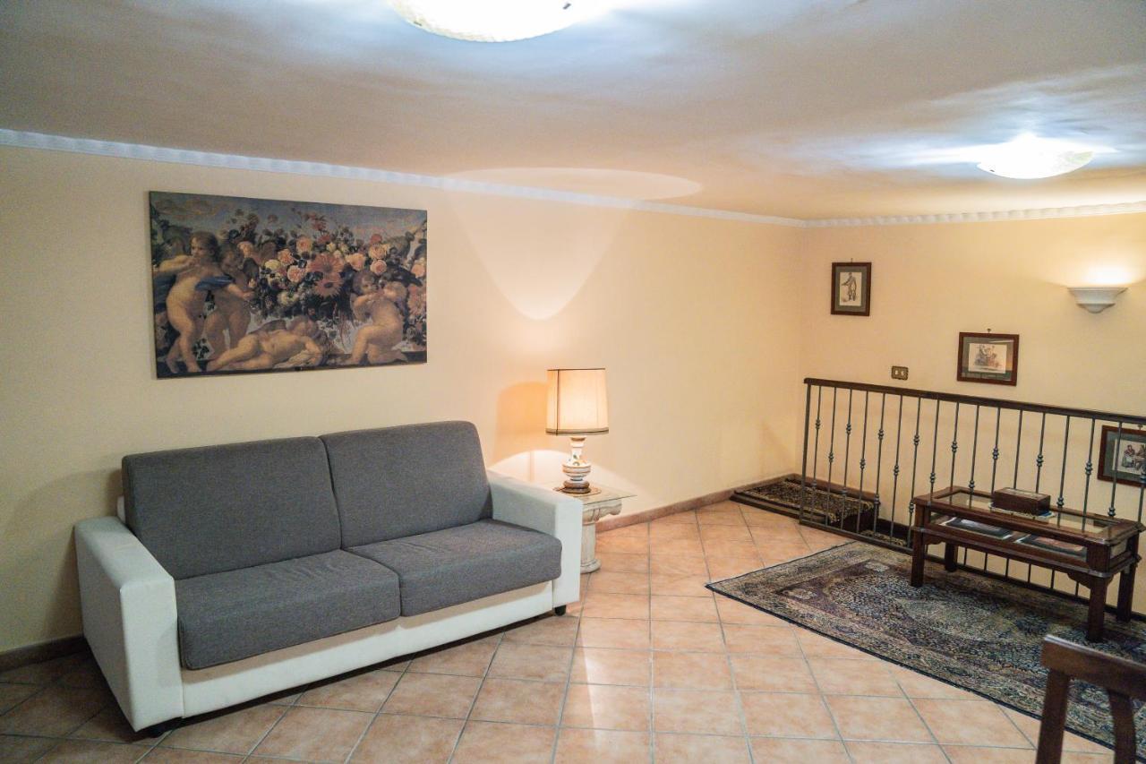 Domus Ugo Apartment Napoli Ngoại thất bức ảnh
