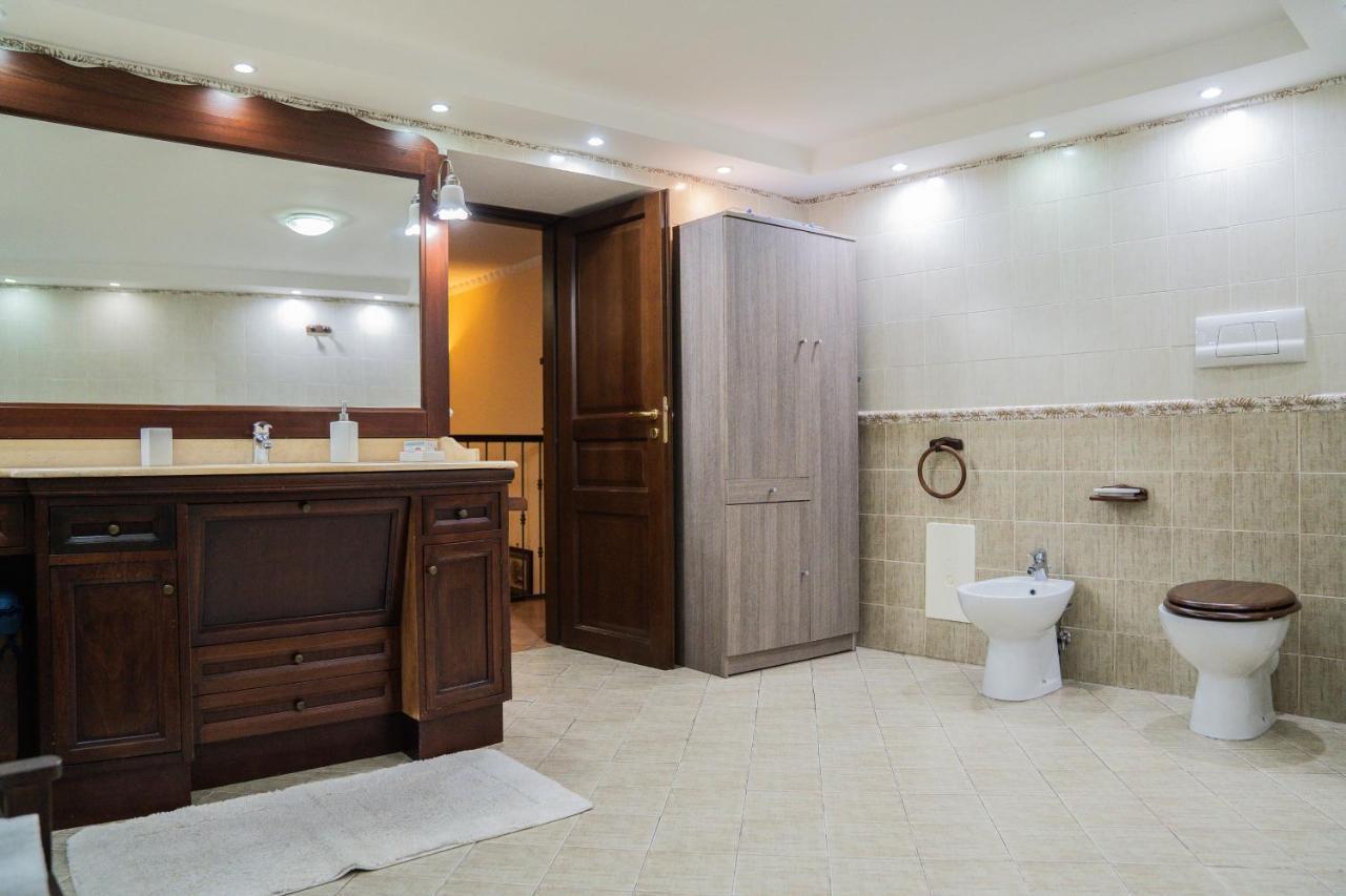 Domus Ugo Apartment Napoli Ngoại thất bức ảnh