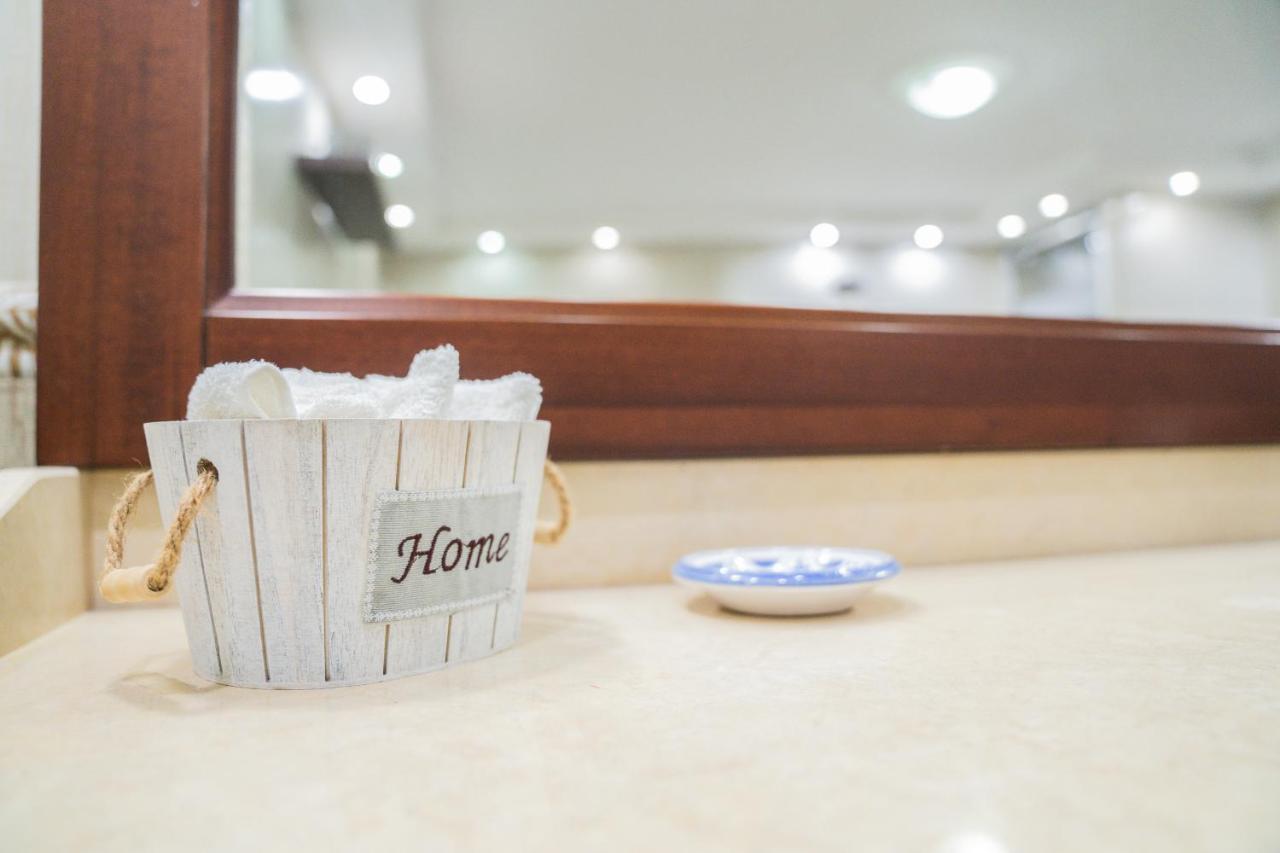 Domus Ugo Apartment Napoli Ngoại thất bức ảnh