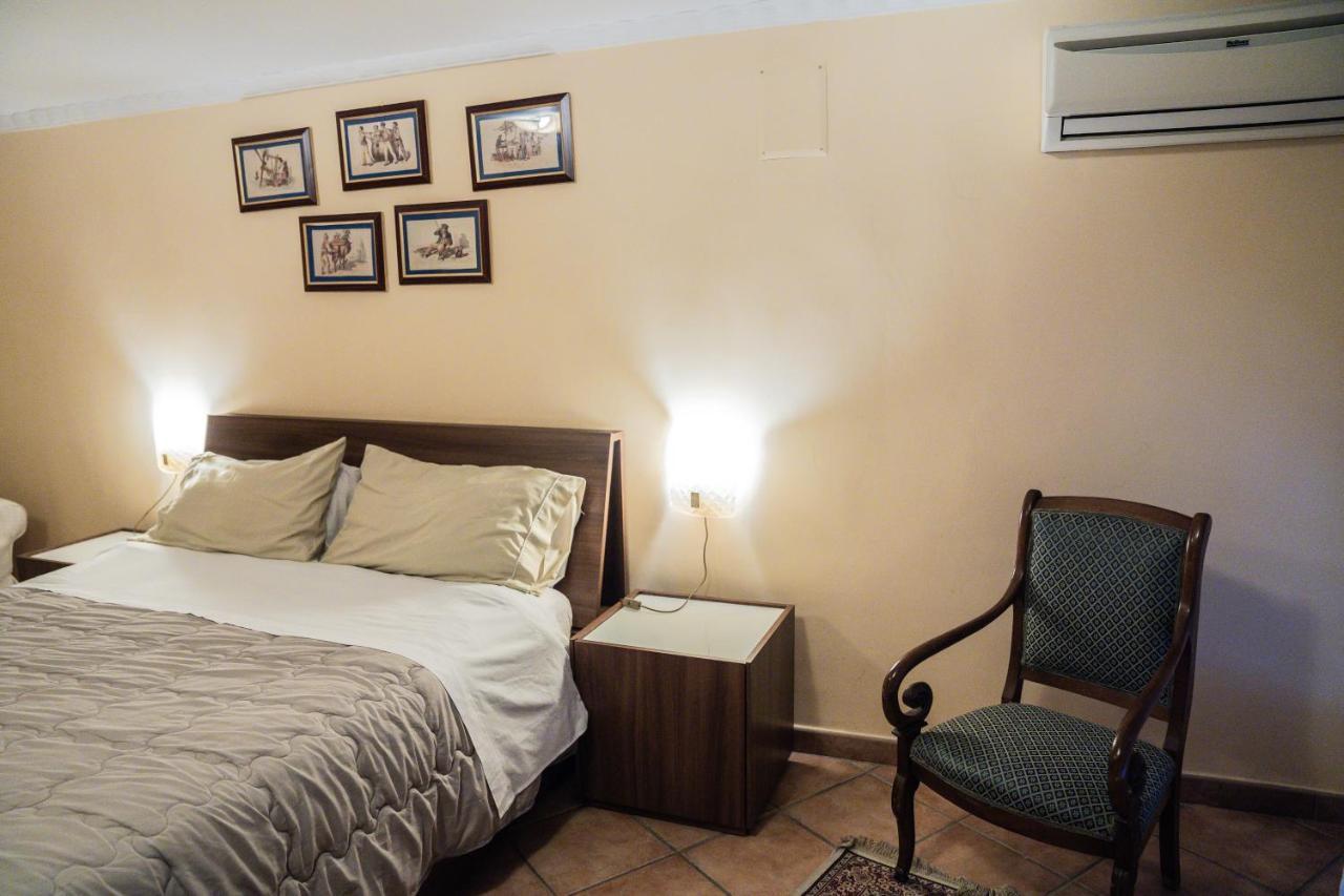 Domus Ugo Apartment Napoli Ngoại thất bức ảnh