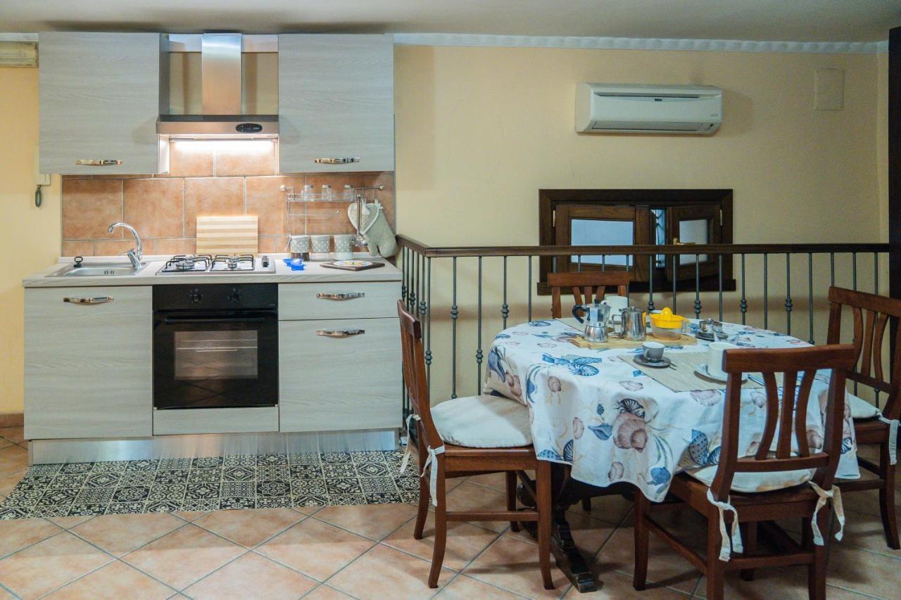 Domus Ugo Apartment Napoli Ngoại thất bức ảnh