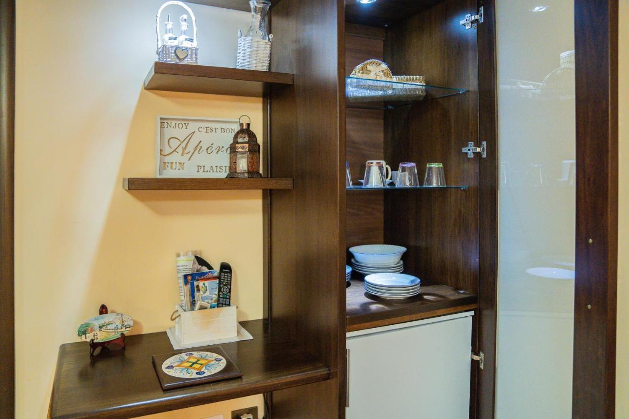 Domus Ugo Apartment Napoli Ngoại thất bức ảnh