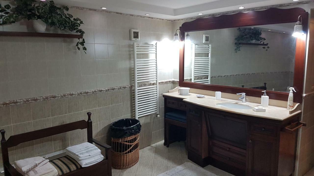 Domus Ugo Apartment Napoli Ngoại thất bức ảnh